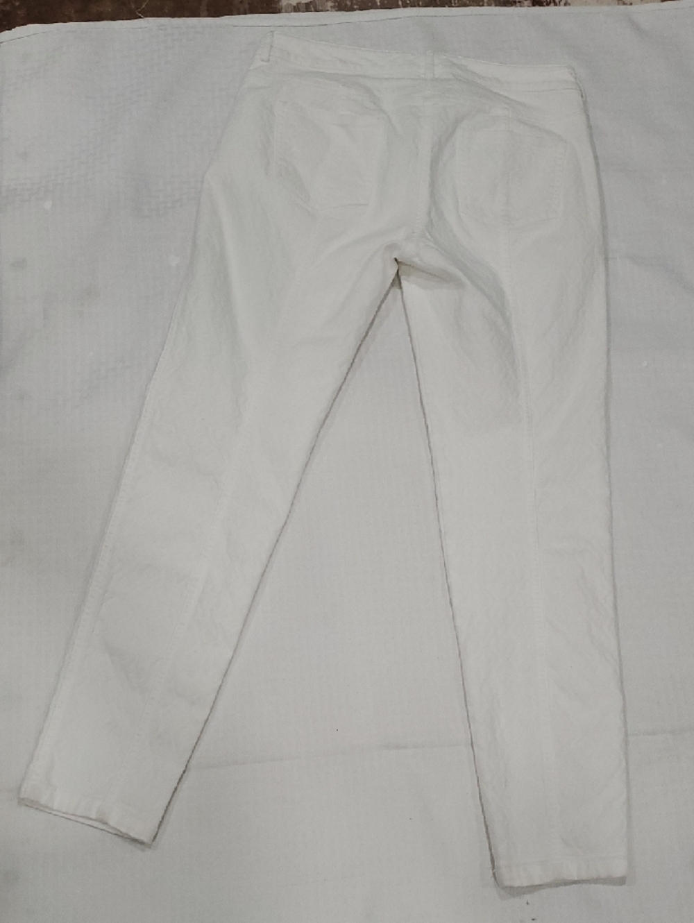 St. John Crisp White Cropped Ankle Jeans - Picture 9 of 12